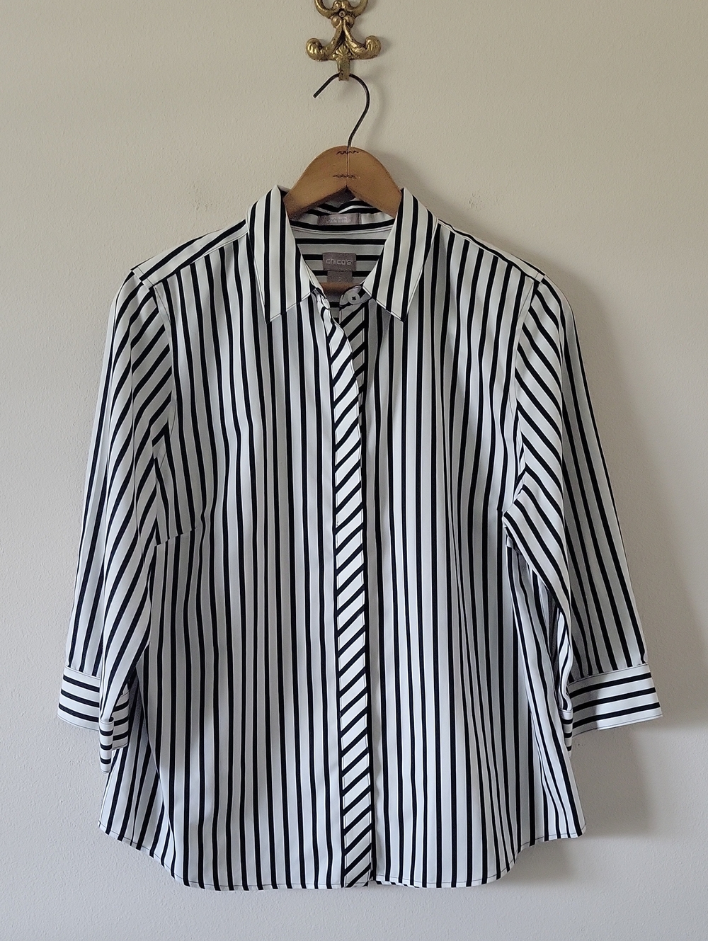 Chico's Black White Stripe No Iron StainShield Button Down Shirt Size Large